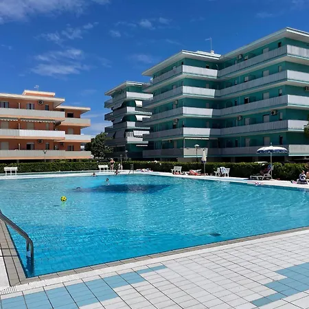 Apartmán Relax And Chill By The Pool-beahost