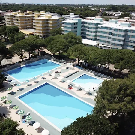 Relax And Chill By The Pool-beahost *